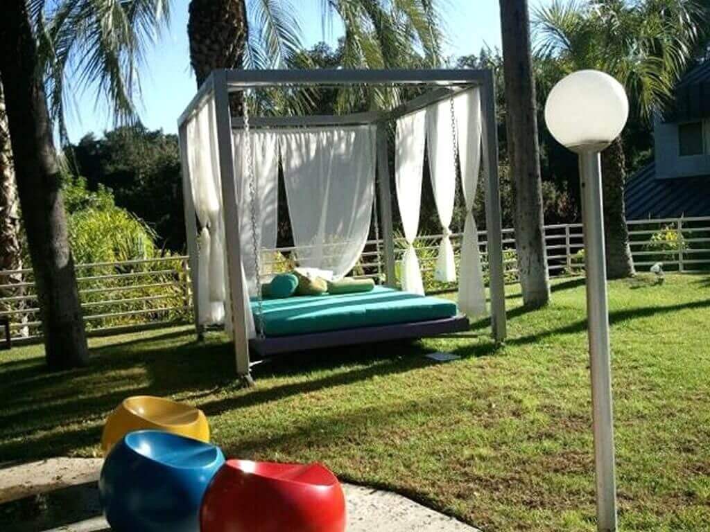 Excellent Outdoor Swing Bed Designs For Ultimate Relaxation