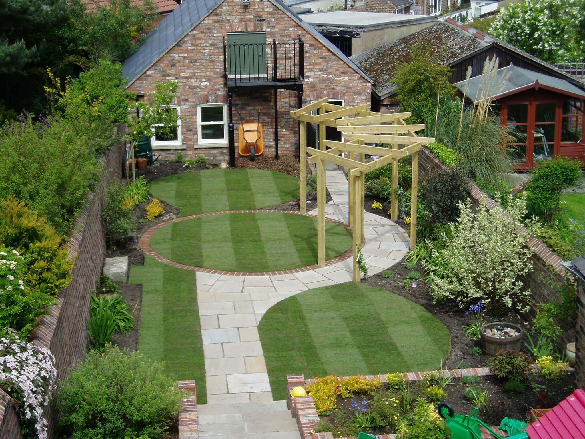  Courtyard Garden Designs