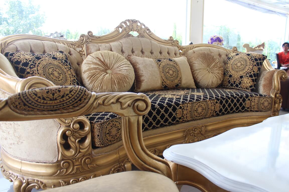  Royal Sofa  Set Designs That Redefine Meaning of Royalty