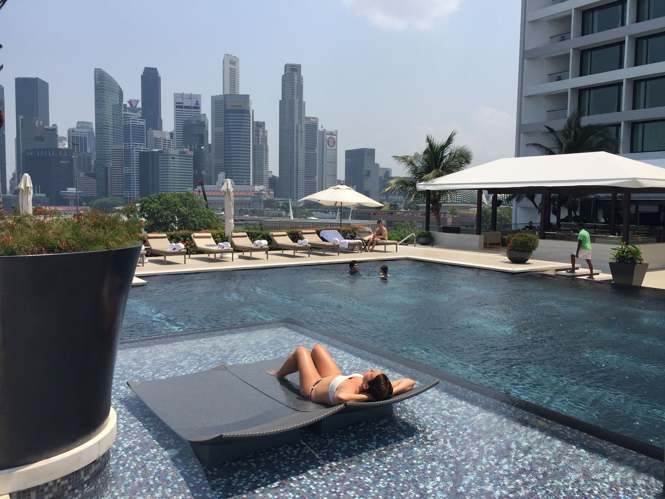 Explore The Royalty Of Singapore Hotels With Infinity Pool