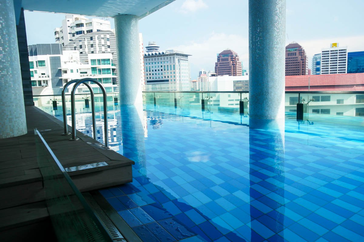 Explore The Royalty Of Singapore Hotels With Infinity Pool