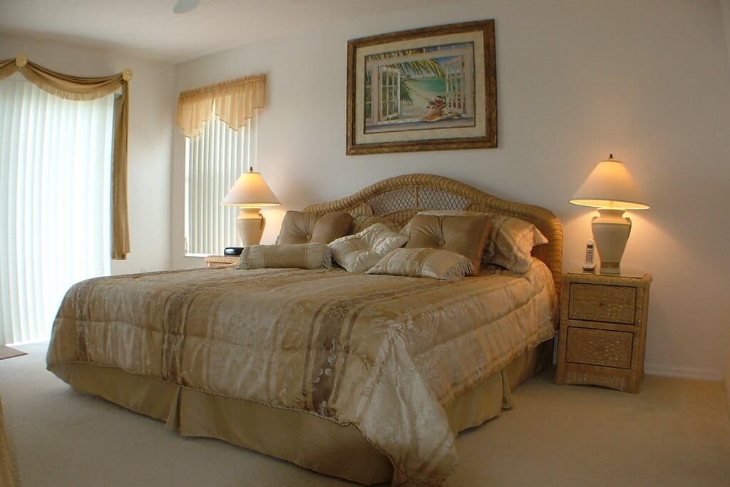 traditional bedroom