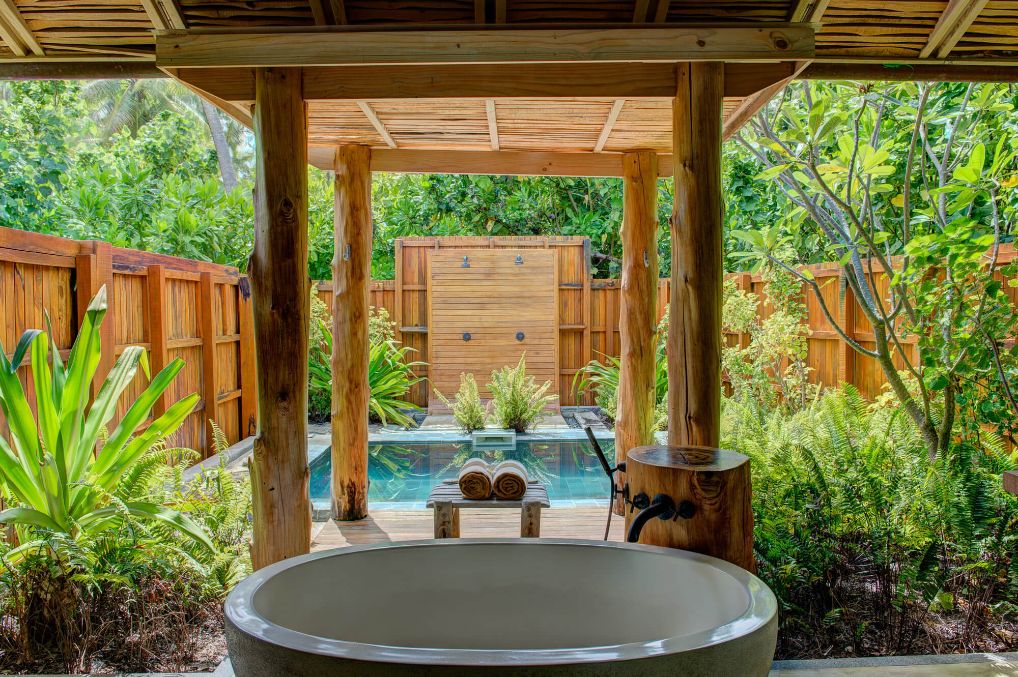 Japanese soaking tub deals outdoor