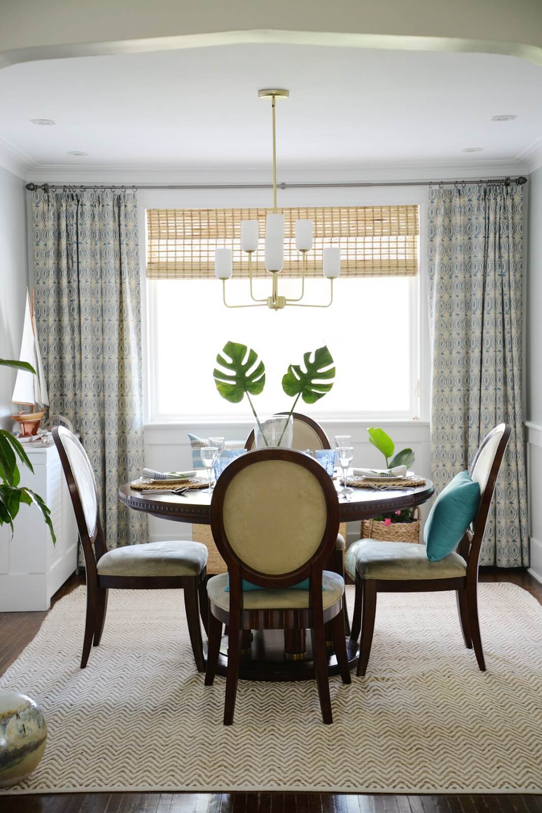 Generate Your House With Some Tropical Dining Room Ideas