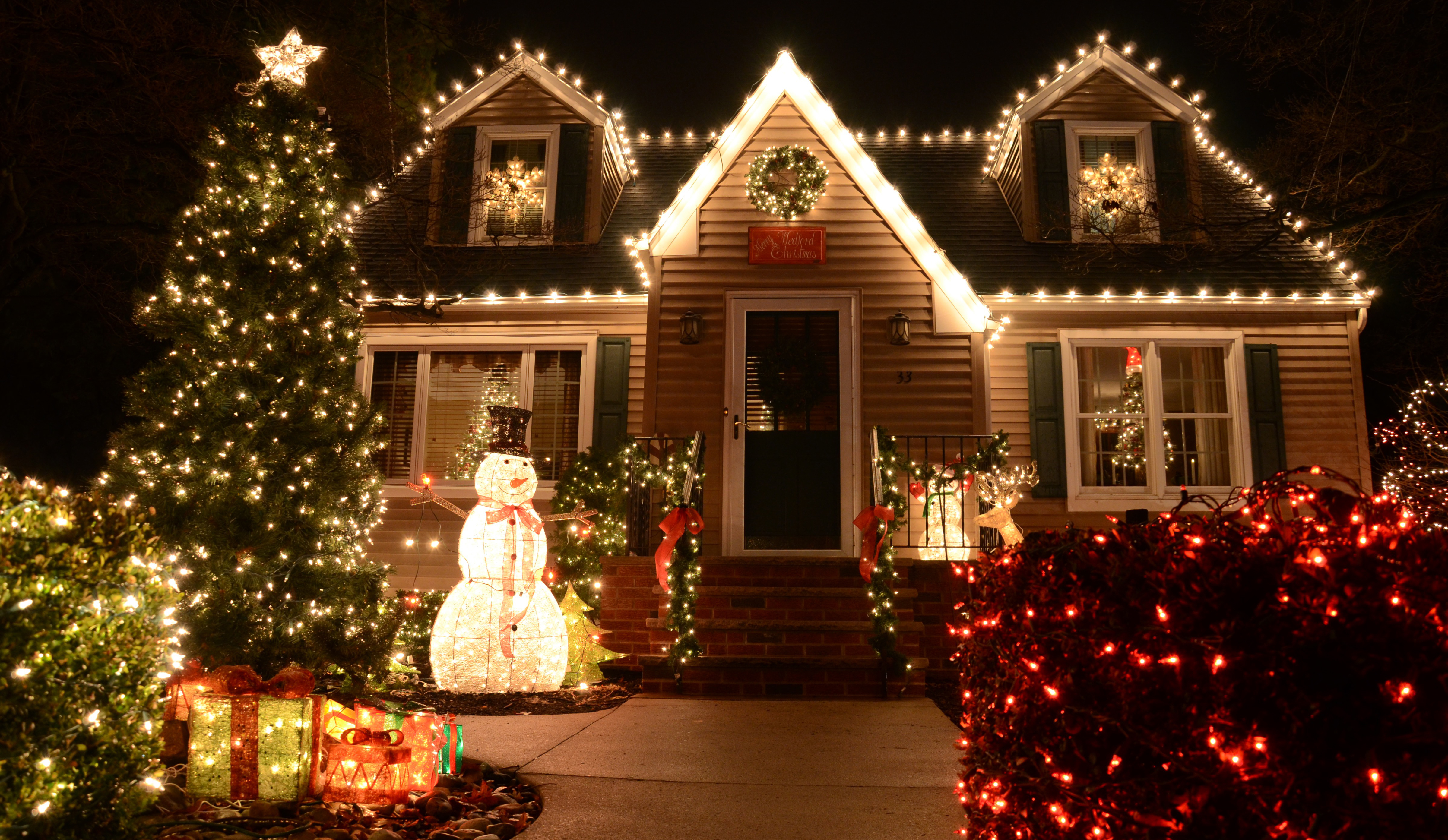 Christmas House Lights: Get Best Tips to Decorate