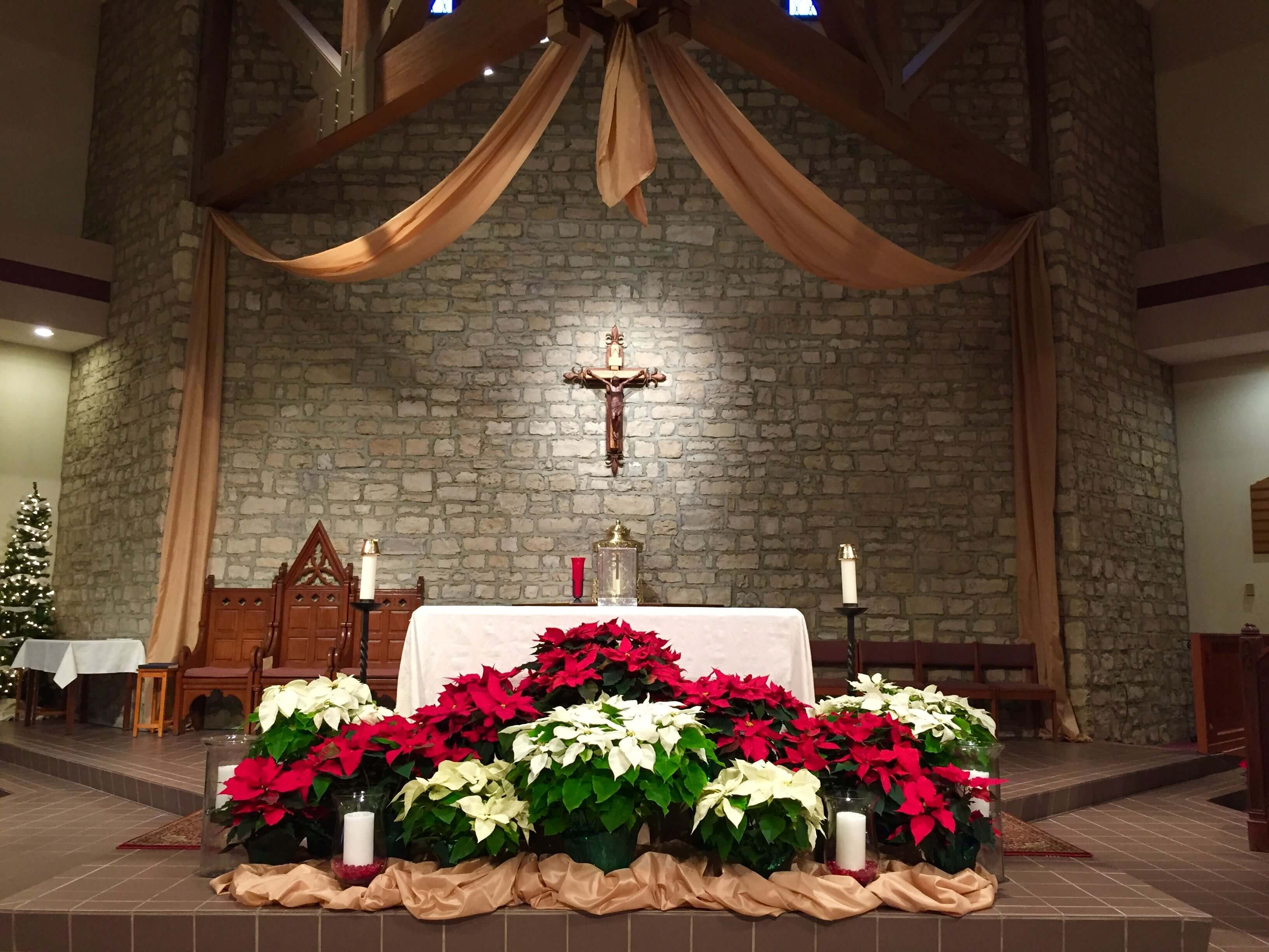 Get the Amazing Christmas Church Decoration Ideas for You