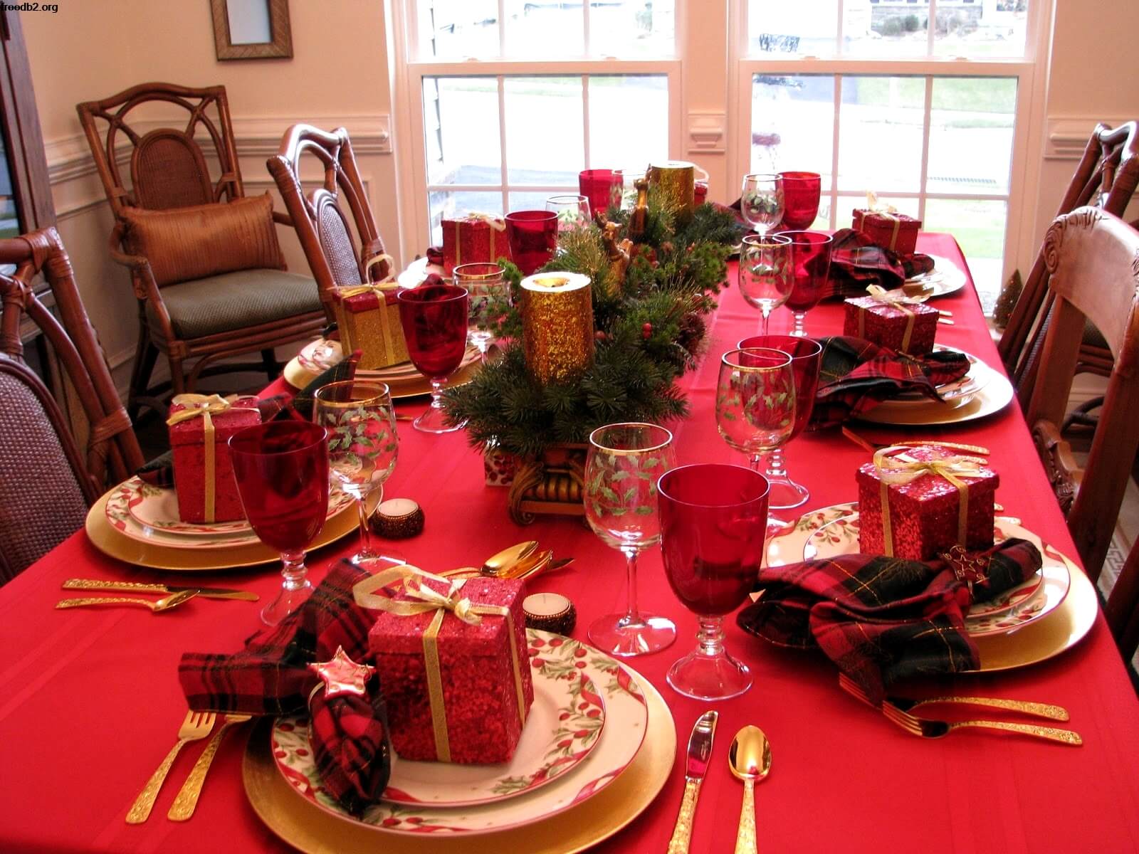 Sparkling Table Decor for the Holidays