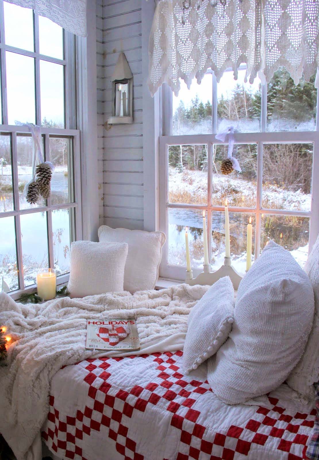 white Christmas bedroom decor