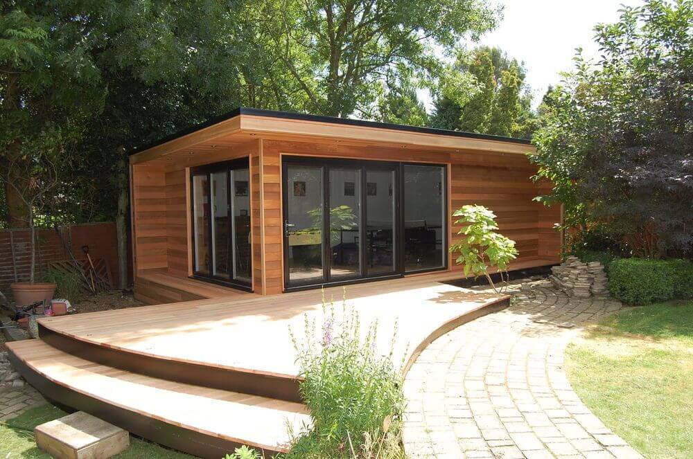 Insulated garden buildings