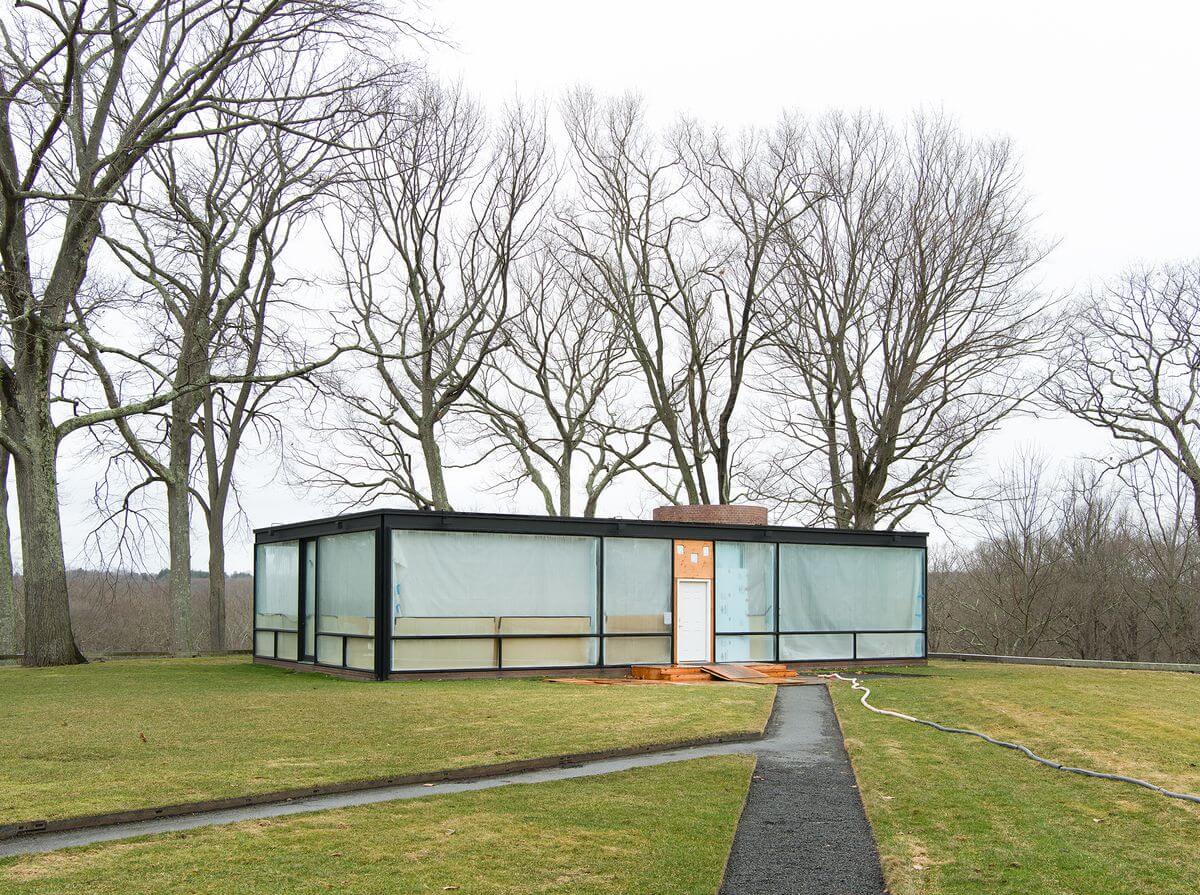 To Know About The Beautiful Philip Johnson Glass House