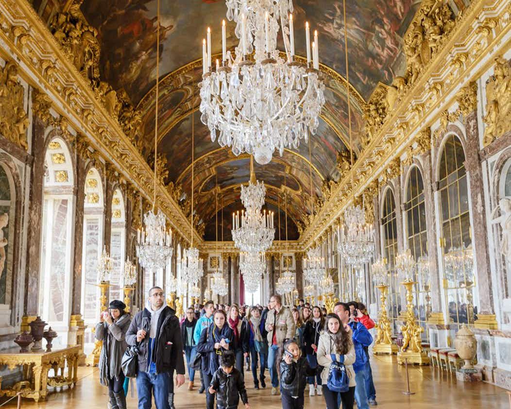 Версаль концовка. Версальский дворец в Париже. Версальский дворец внутри. Капелла Версальского дворца в Париже. Свадьба Малахова в Версальском Дворце.