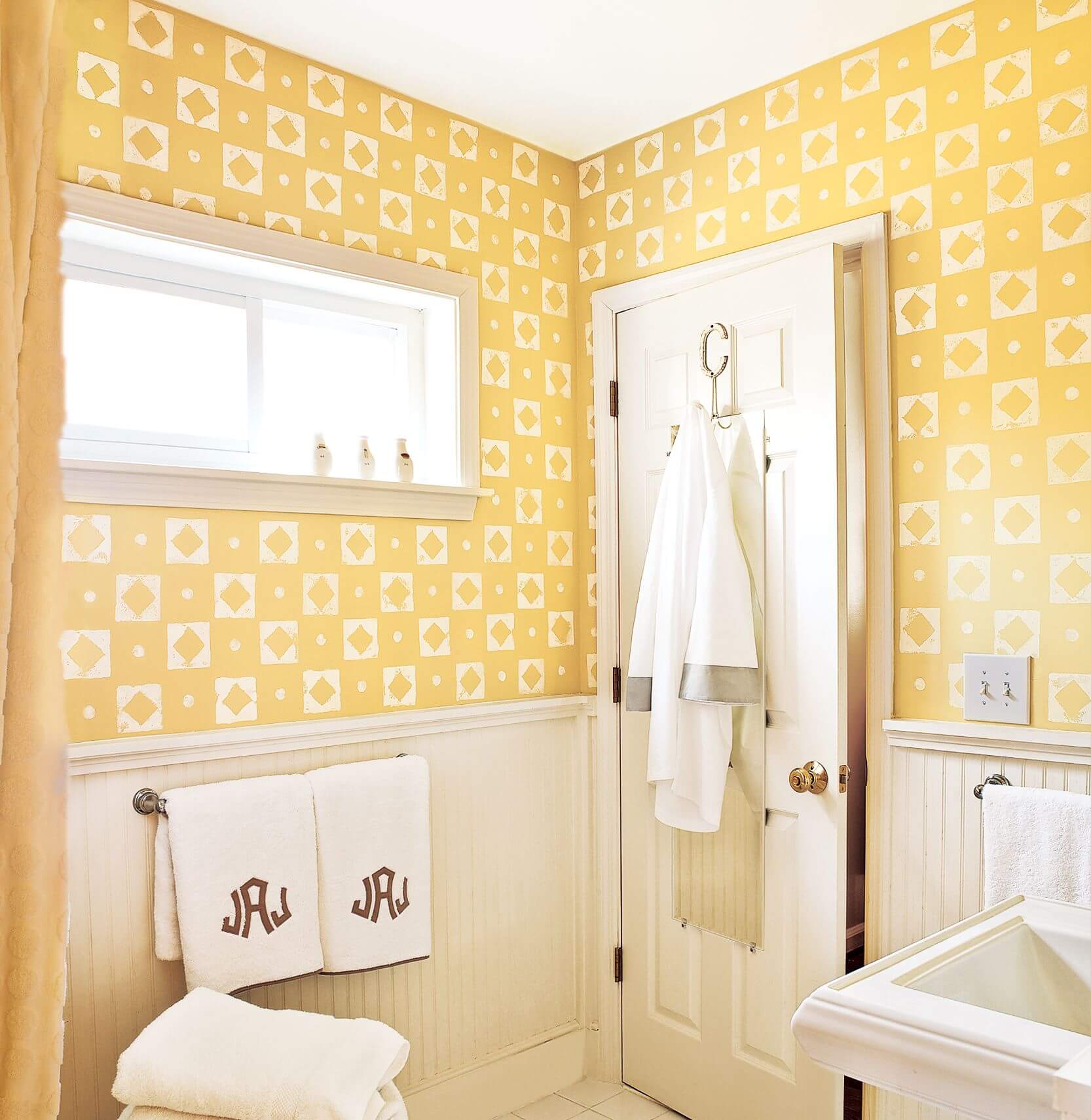 Get 12 Best Bathroom Wall Decor Ideas to Enhance Bathroom