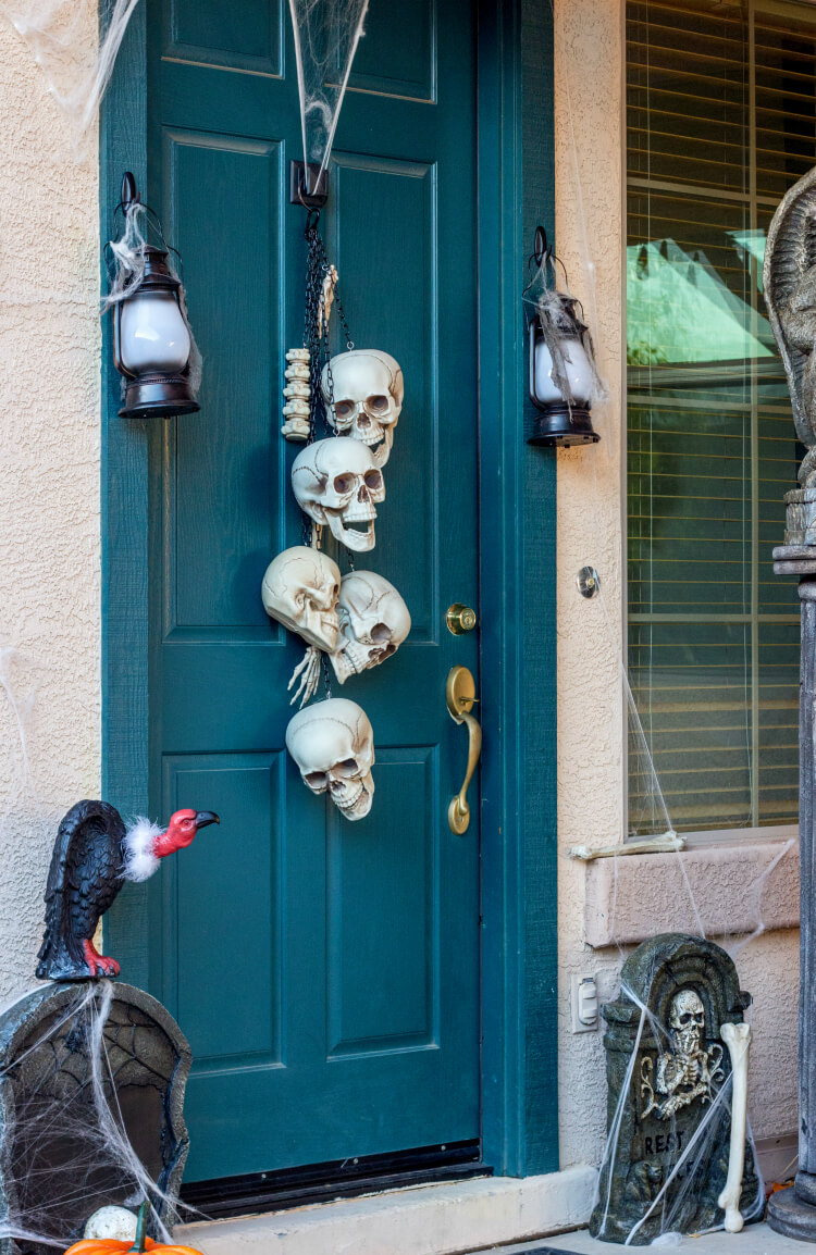 Halloween Door Decorations: Skelentrance