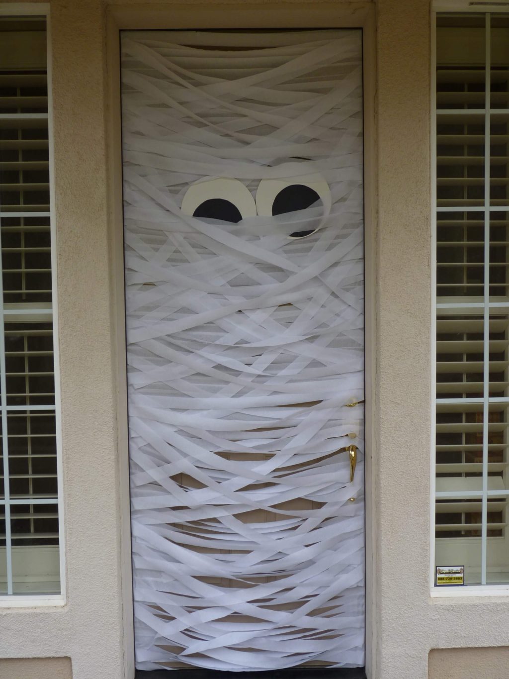 Halloween Door Decorations: Mummy - The Door