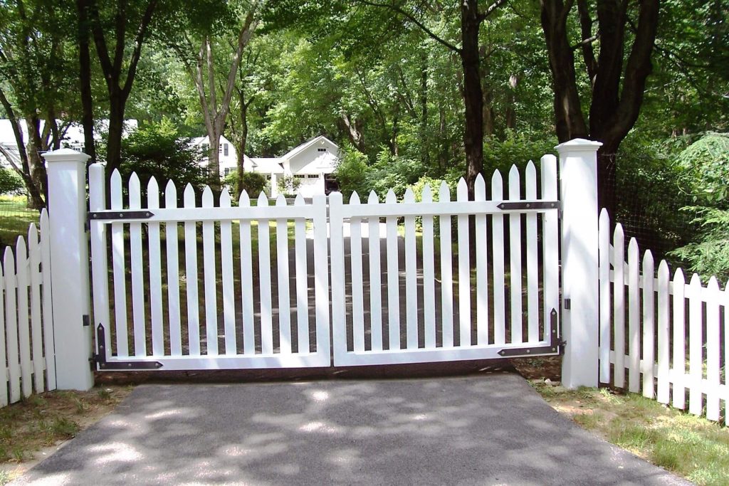 13 Irresistible Fence Gate Design