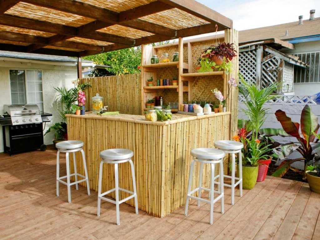 Have An Outdoor Kitchen Attached to The Outdoor Garden Room