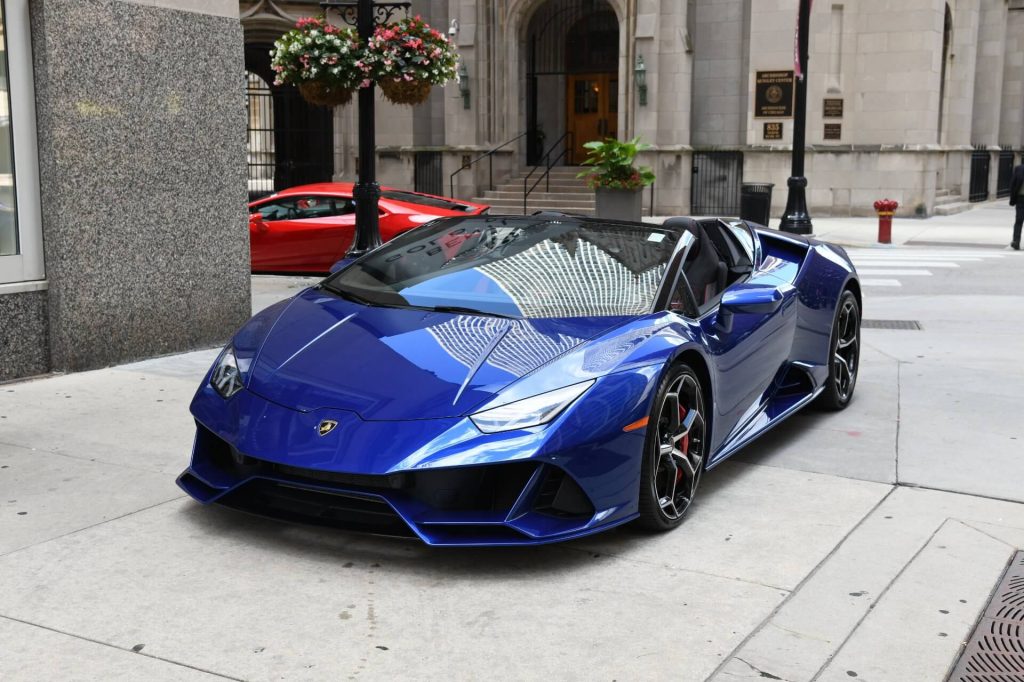 Sleek and Mighty Lamborghini Huracan Evo Spyder Launched