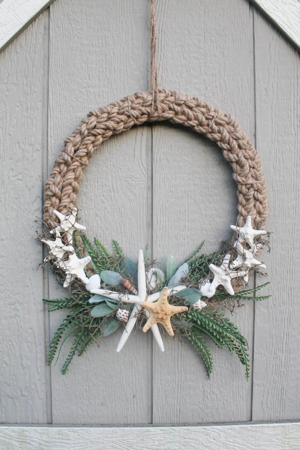 A wreath made out of rope and seashells
