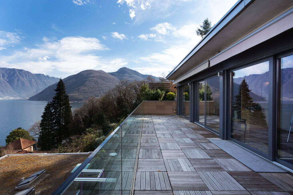 Glass Walls in Mountain House: large windows