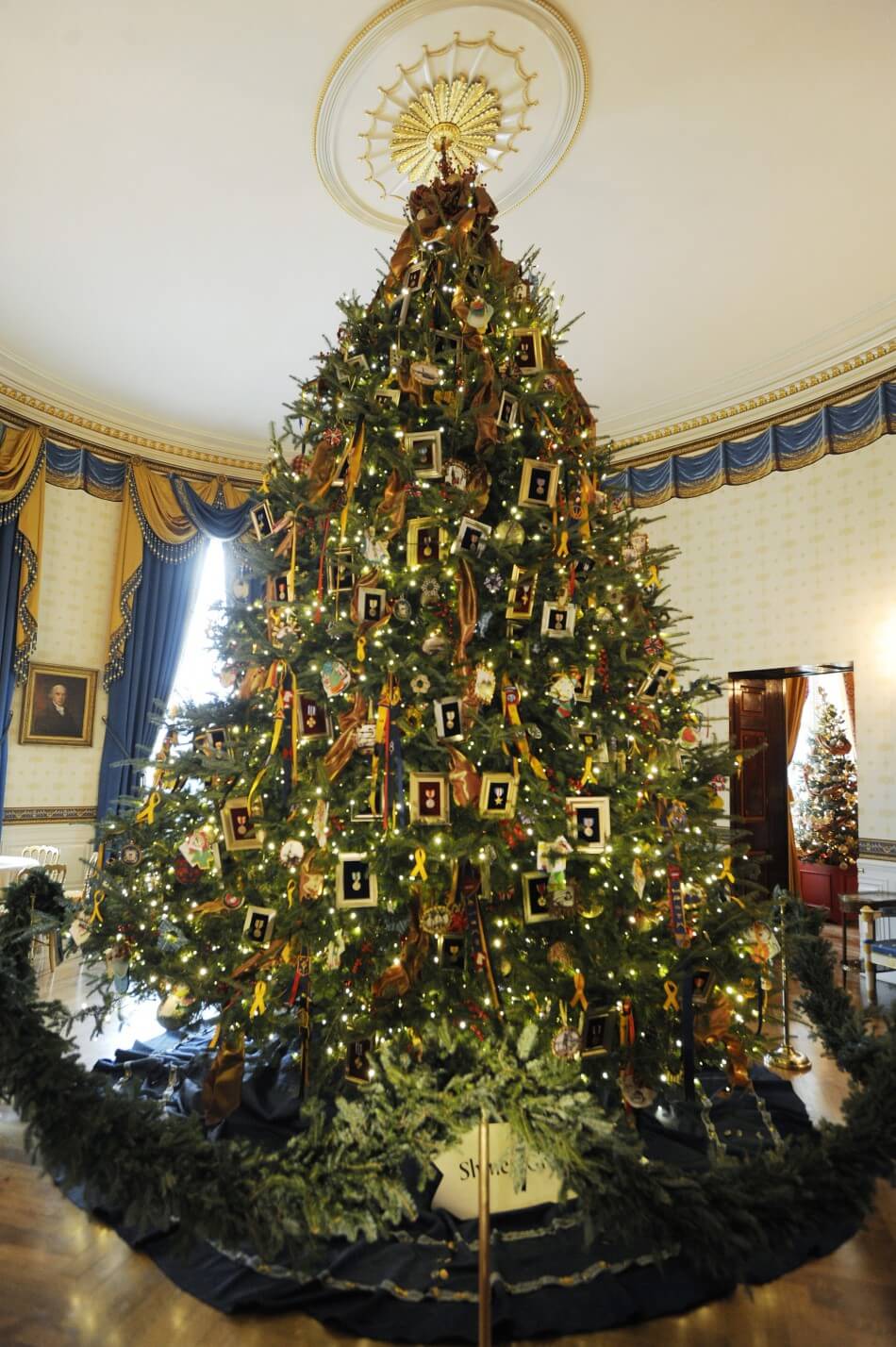 Michelle Obama 2011 white house Christmas decoration