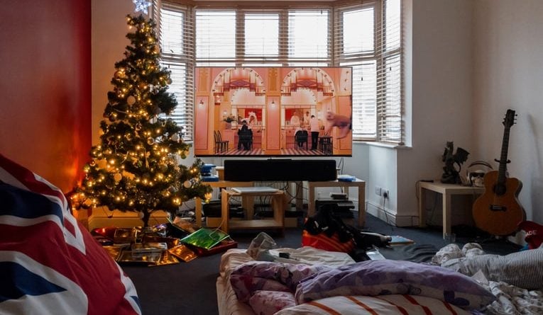 How to Decorate Kid's Room For Christmas
