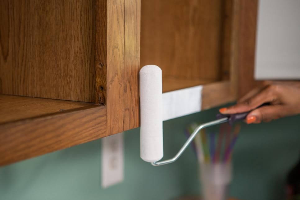 how to paint kitchen cabinets without sanding