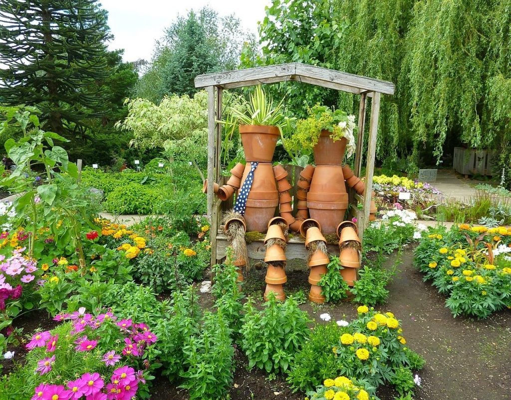 How to Decorate Garden at Home