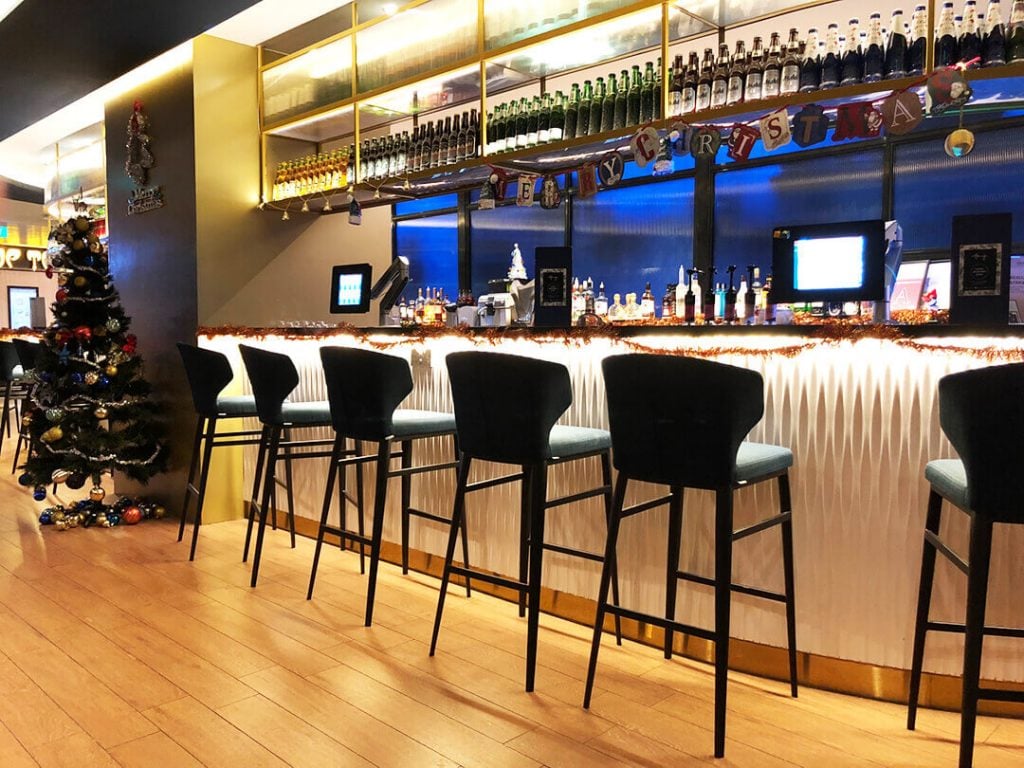 How to Choose the Right Bar Stools with lighting arrangement