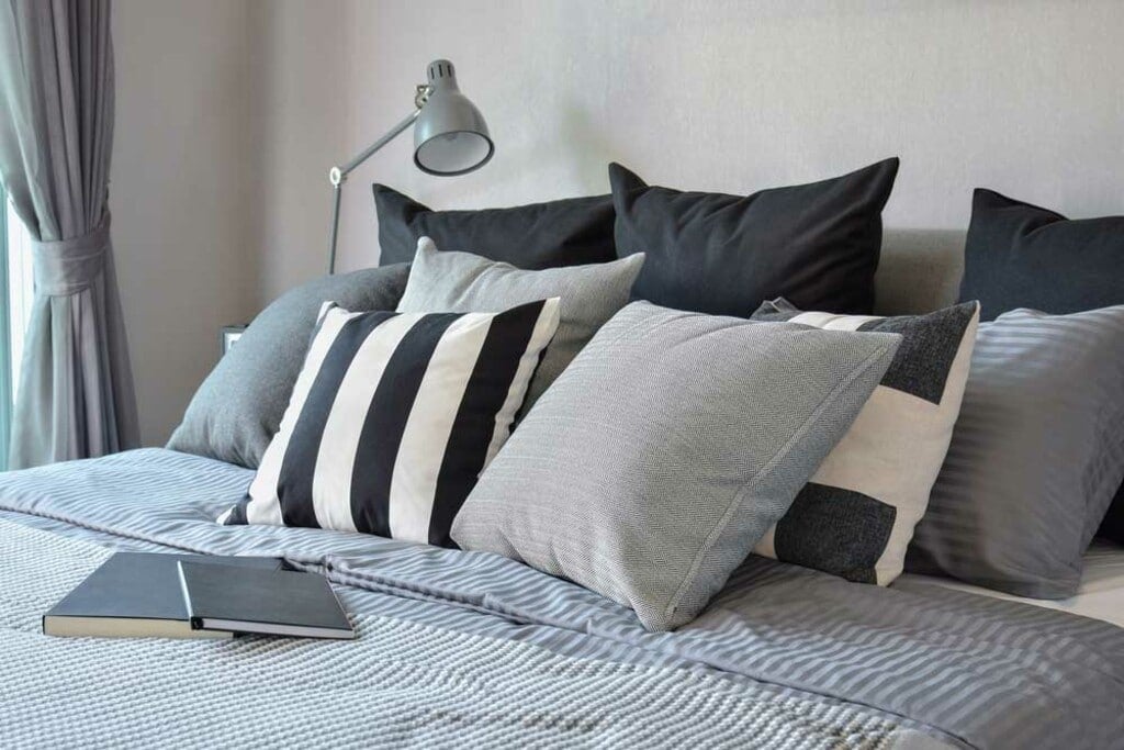 What to Consider When Choosing Bedroom Cushions