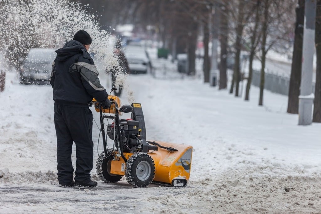 electric snow blowers 