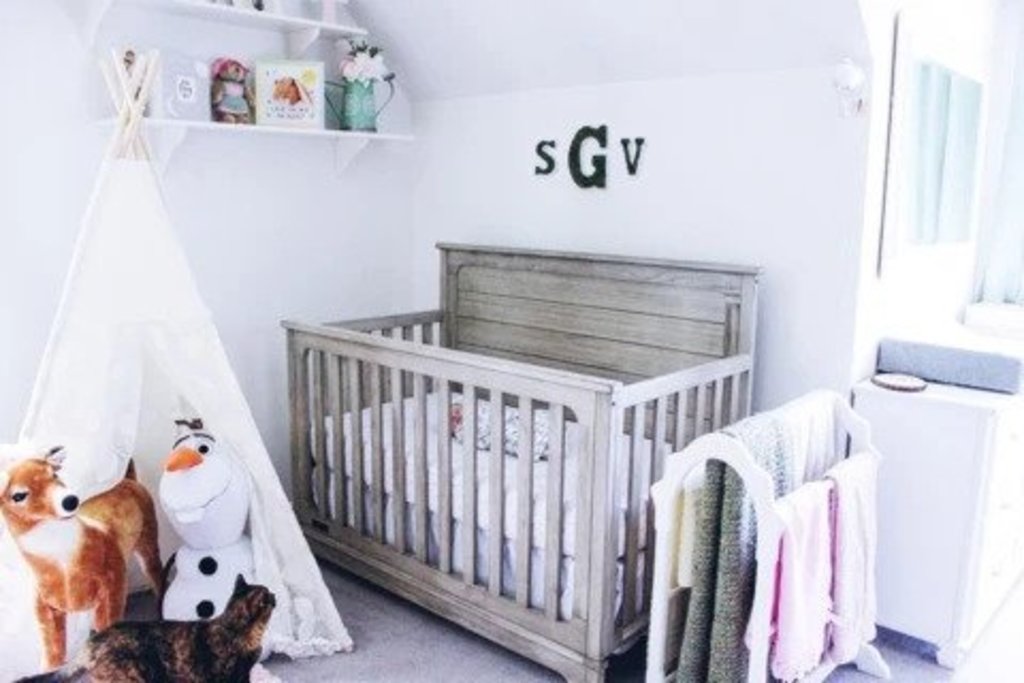 baby girl nursery 