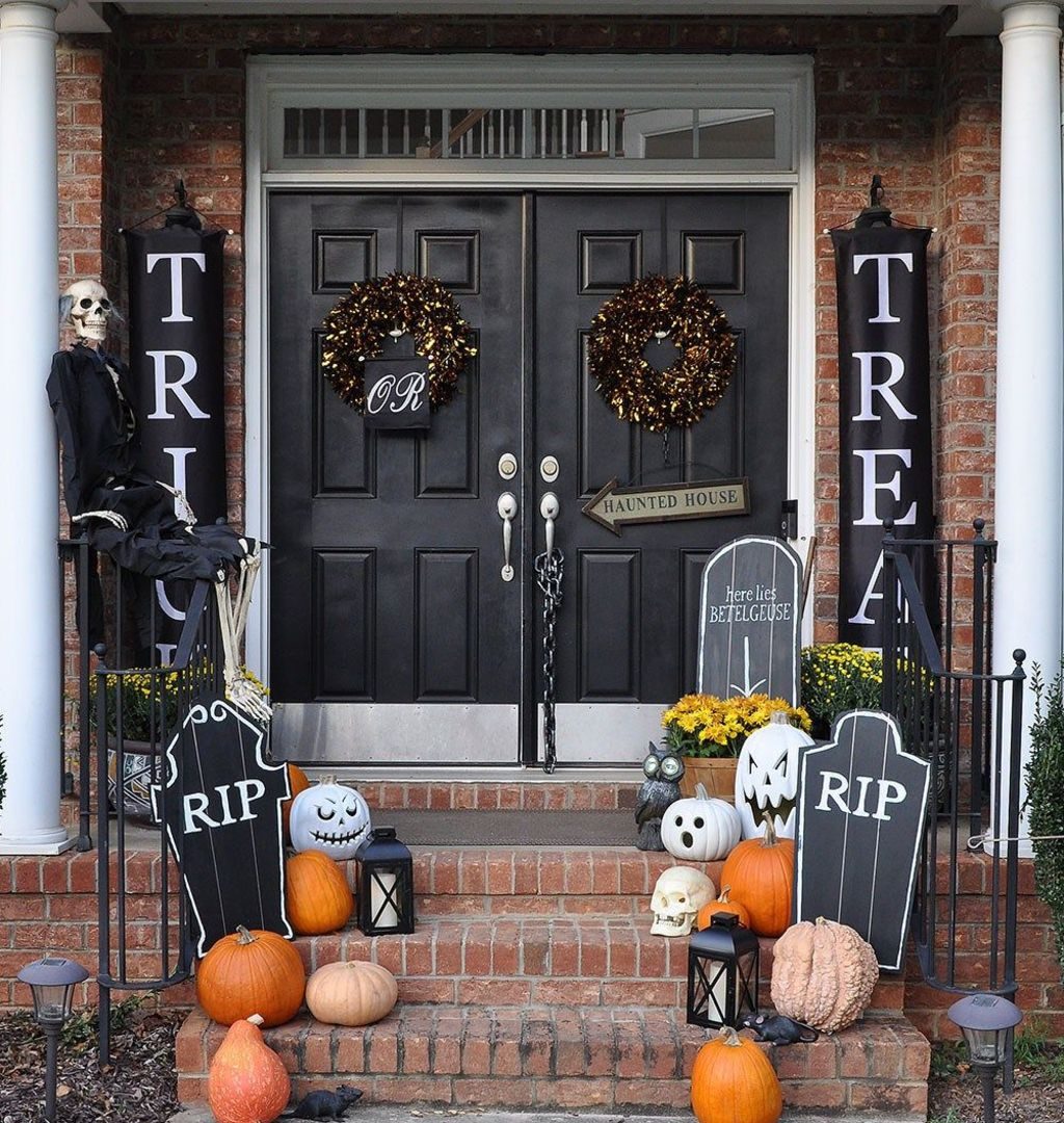 Halloween Porch Decor Ideas to Scare Your Visitors