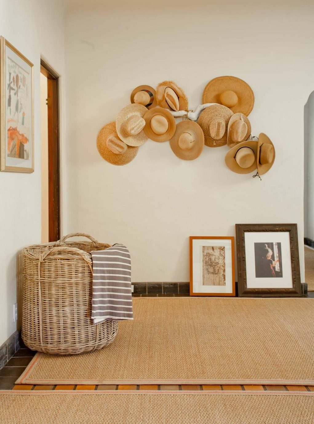 Fancy Decorative Mediterranean Hat Rack Ideas 