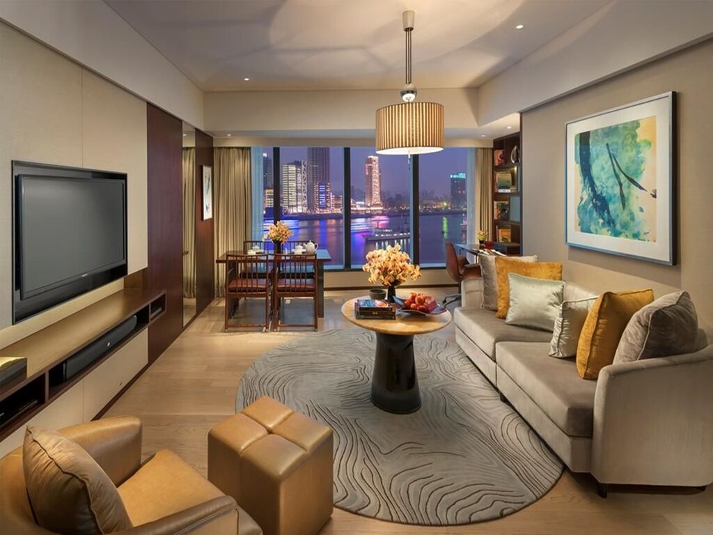 A living room filled with furniture and a flat screen tv
