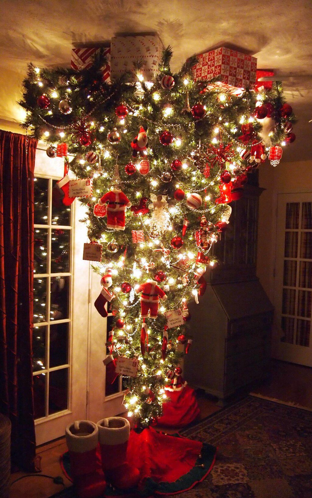 15 Best Upside Down Christmas Tree Decorating Ideas   Hanging Christmas Tree 10 