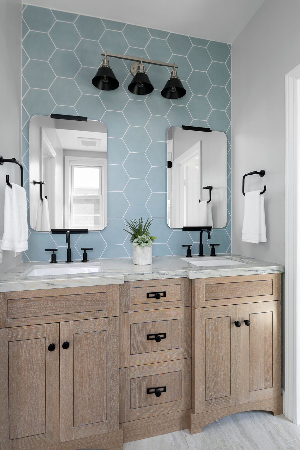 Best 11+ Trendy Jack and Jill Bathroom Ideas in 2021