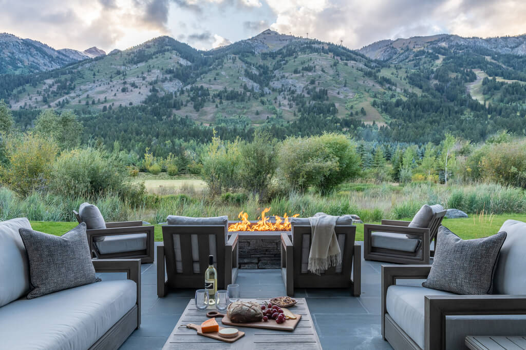 Rendezvous House outdoor design with firepit