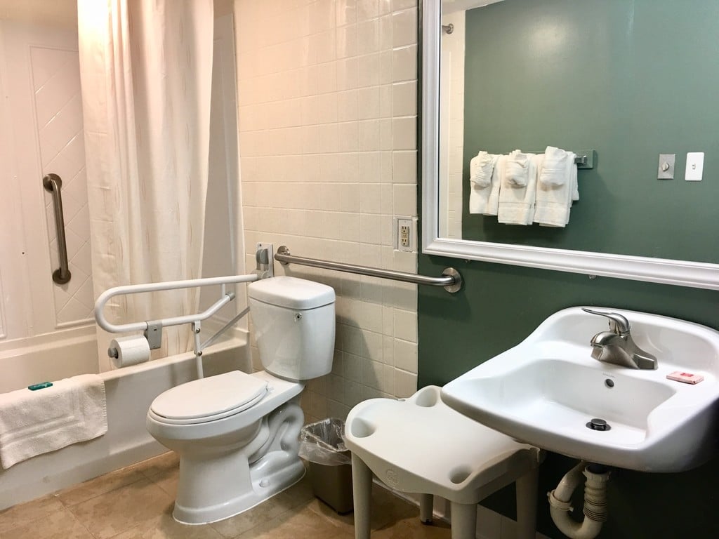 ada bathroom layout