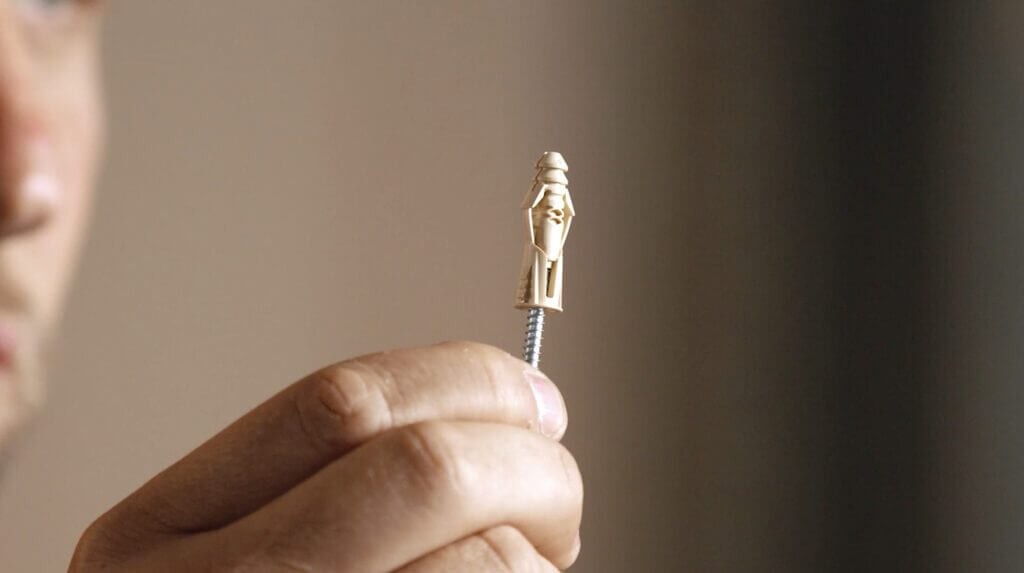 how to use drywall anchors idea