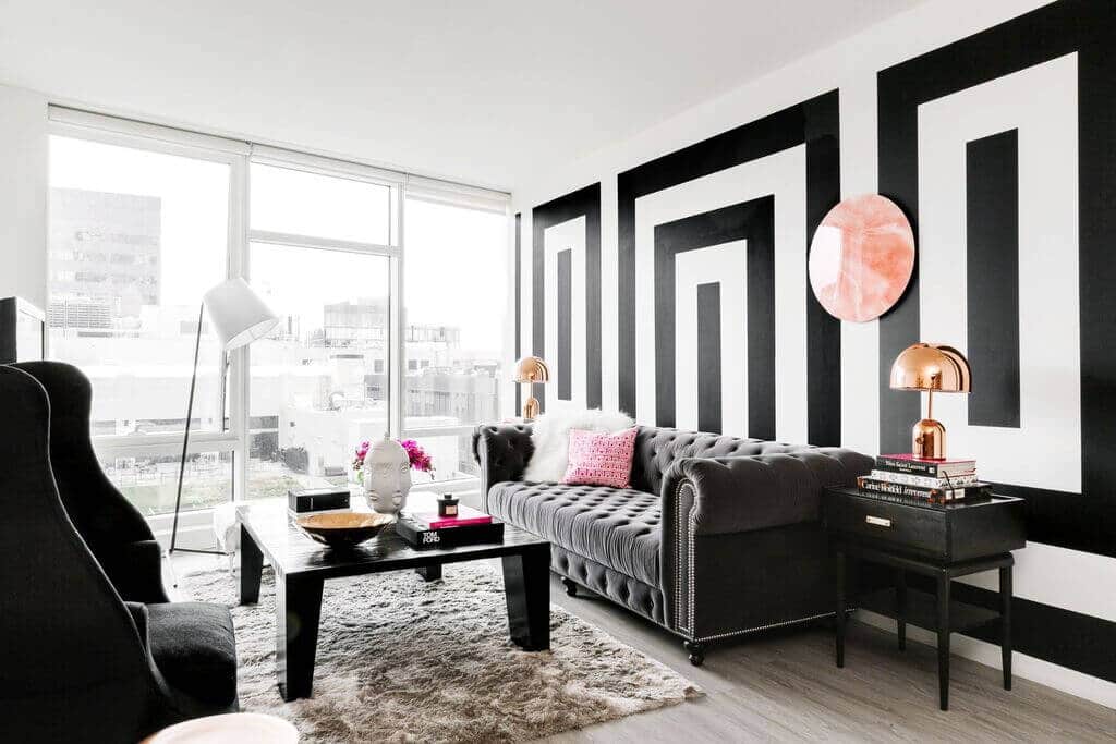 Amazing Combination of Black and White for Living Room