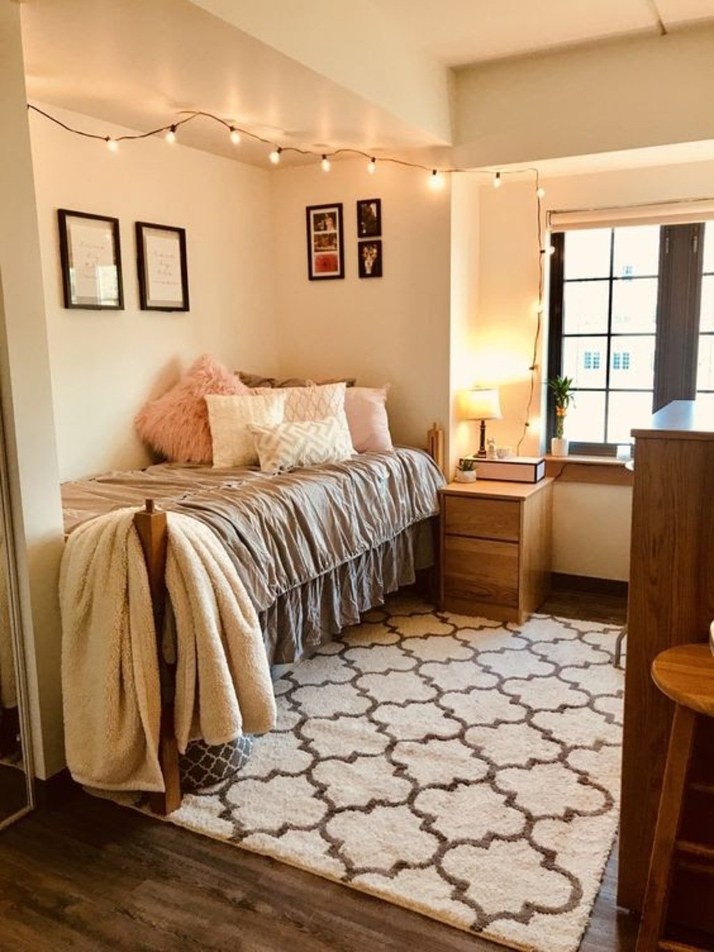 A bedroom with a bed and a desk
