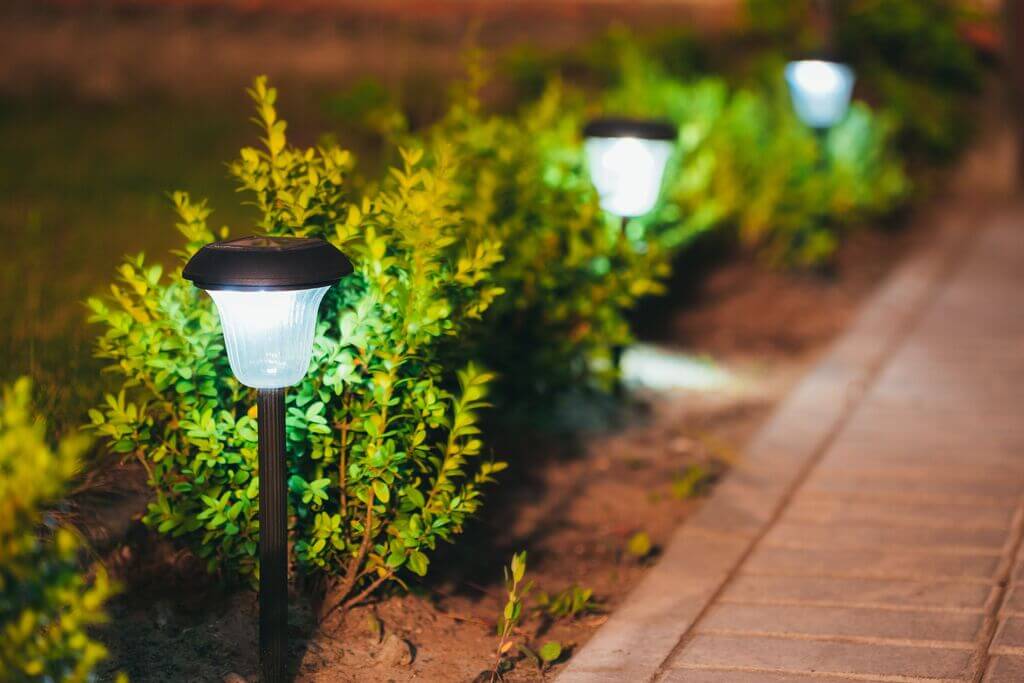 Effective Tips to Maintain Outdoor Lights Properly