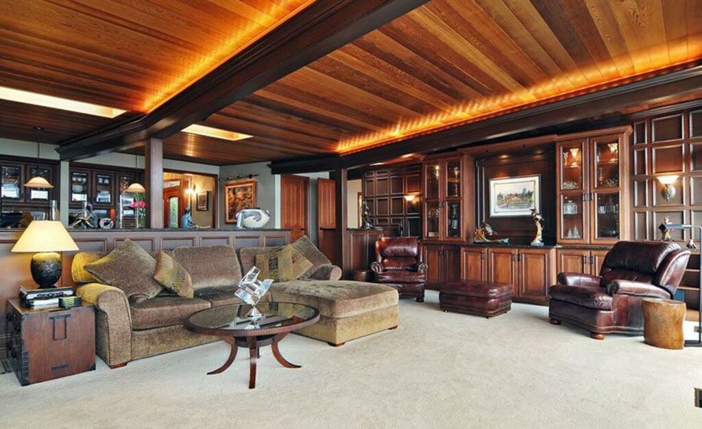 A living room filled with furniture and a wooden ceiling
