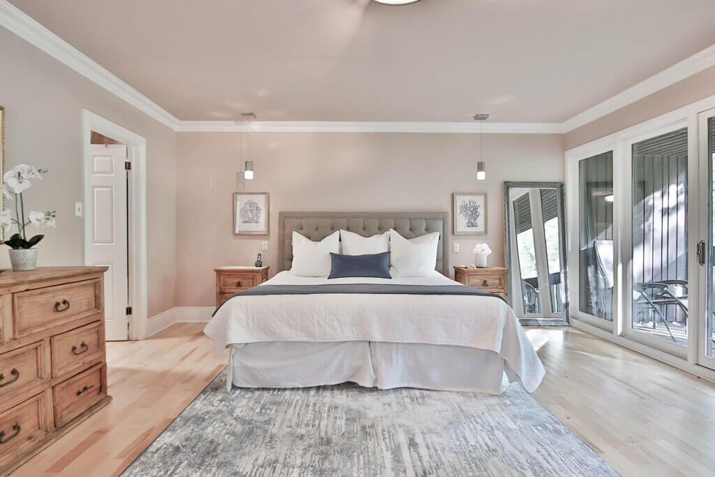 Ideas for Small Bedrooms with Large Beds