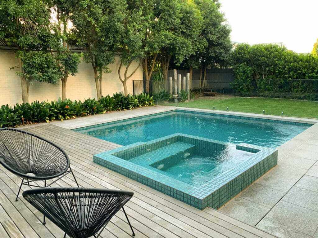 best plants for the pool