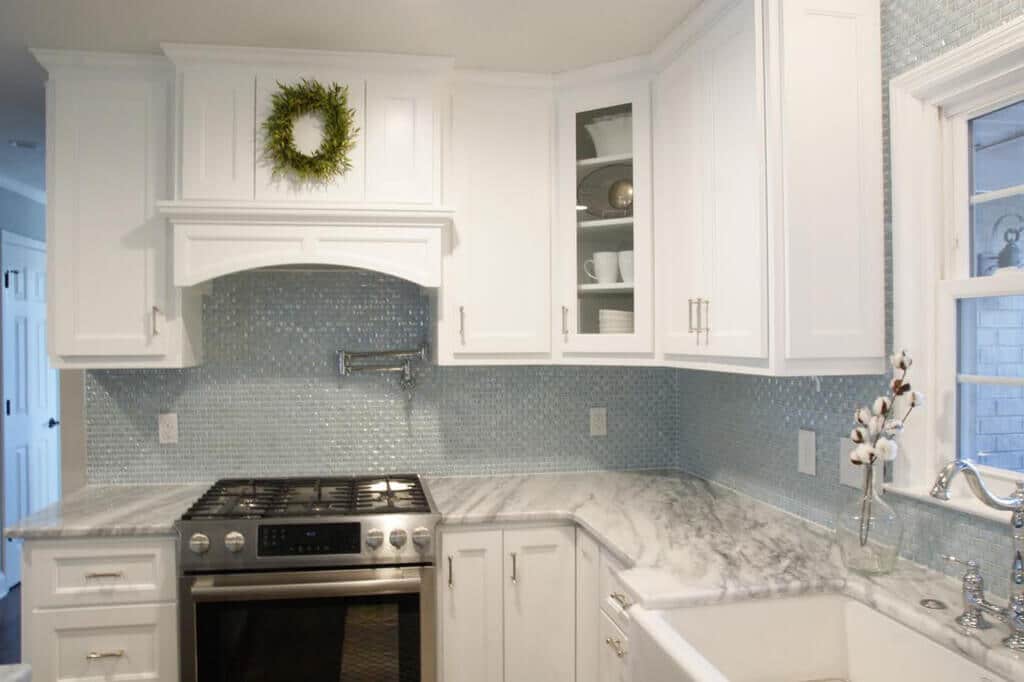 Lustrous Tiles White Cabinet Kitchen Backsplash Idea