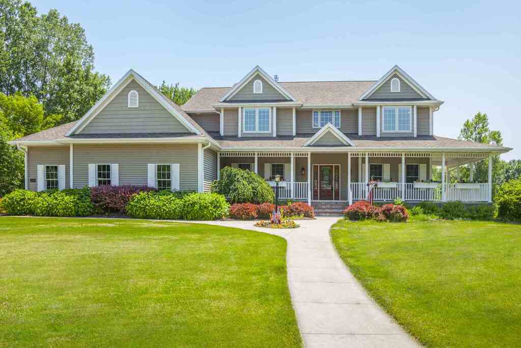 Features of a Traditional Style House 