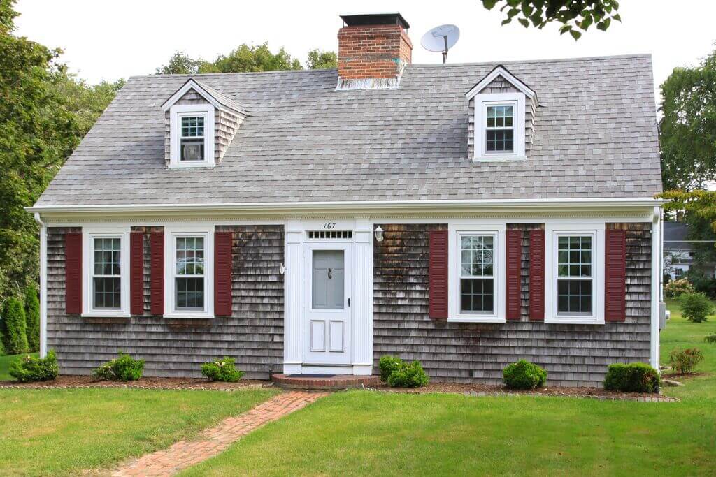Cape Cod Style Traditional House Design