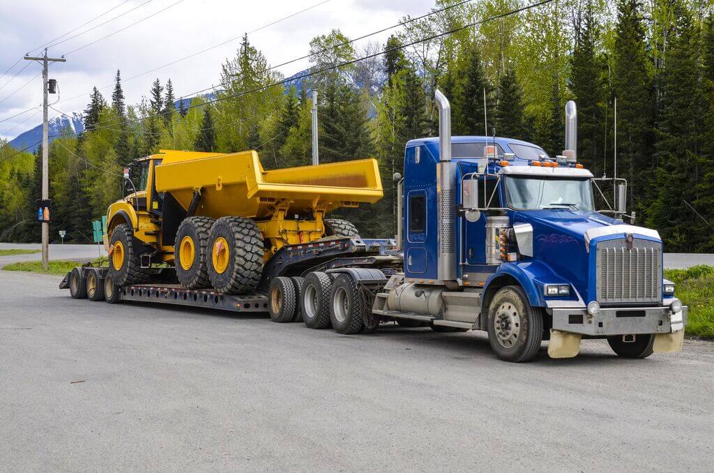 Inspecting Your Truck or Trailer before Moving Heavy Equipment
