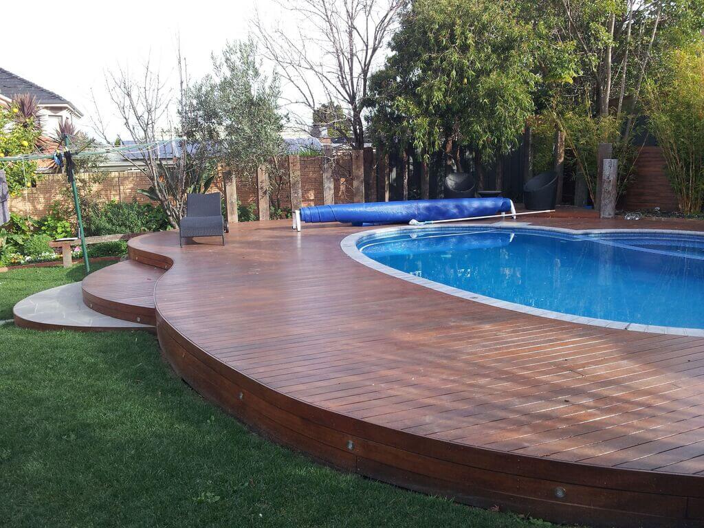 Curved Above Ground Pools with Deck